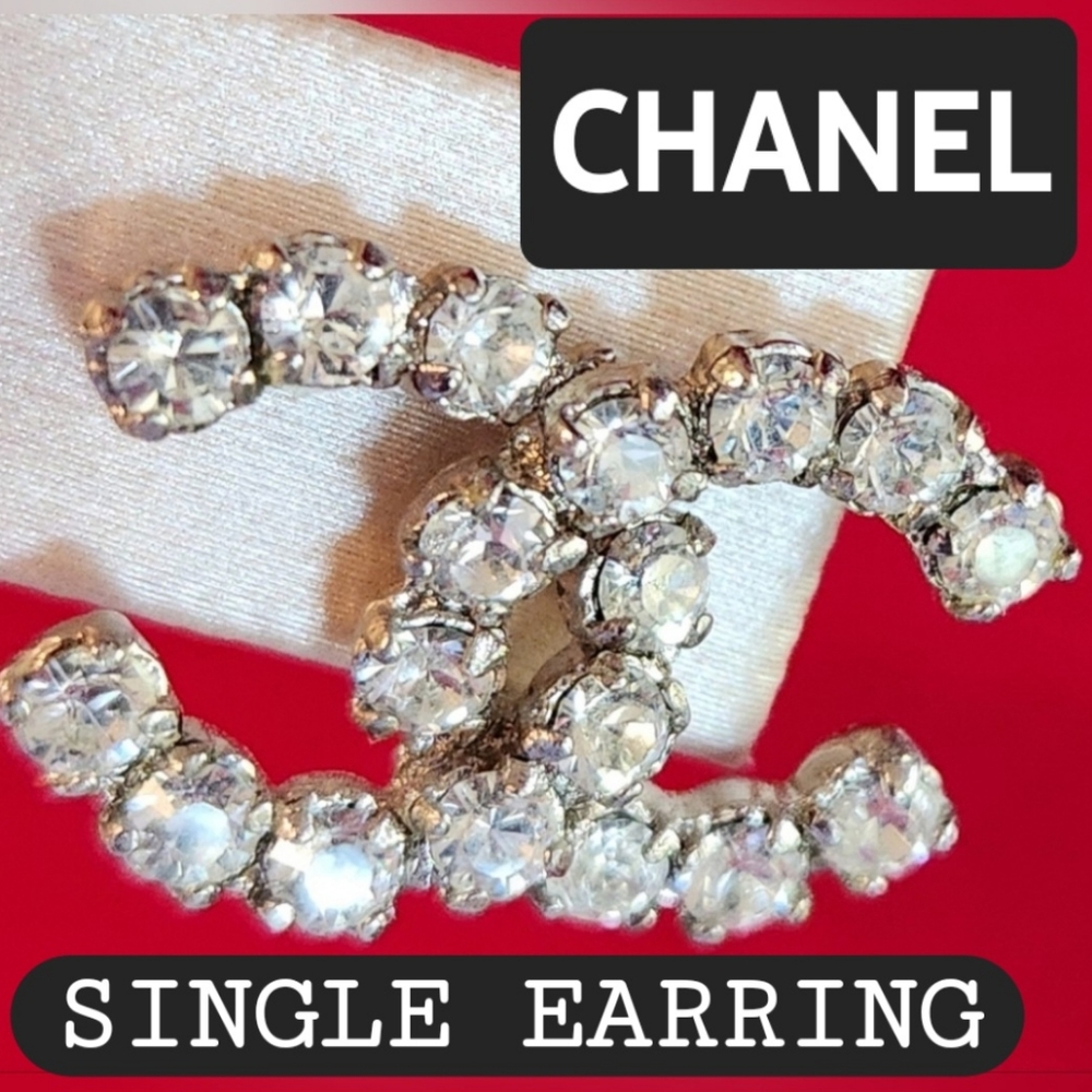 CHANEL Y2K SINGLE Stud Double CC Rhinestones Pierced Glitzy Post Earring Unisex